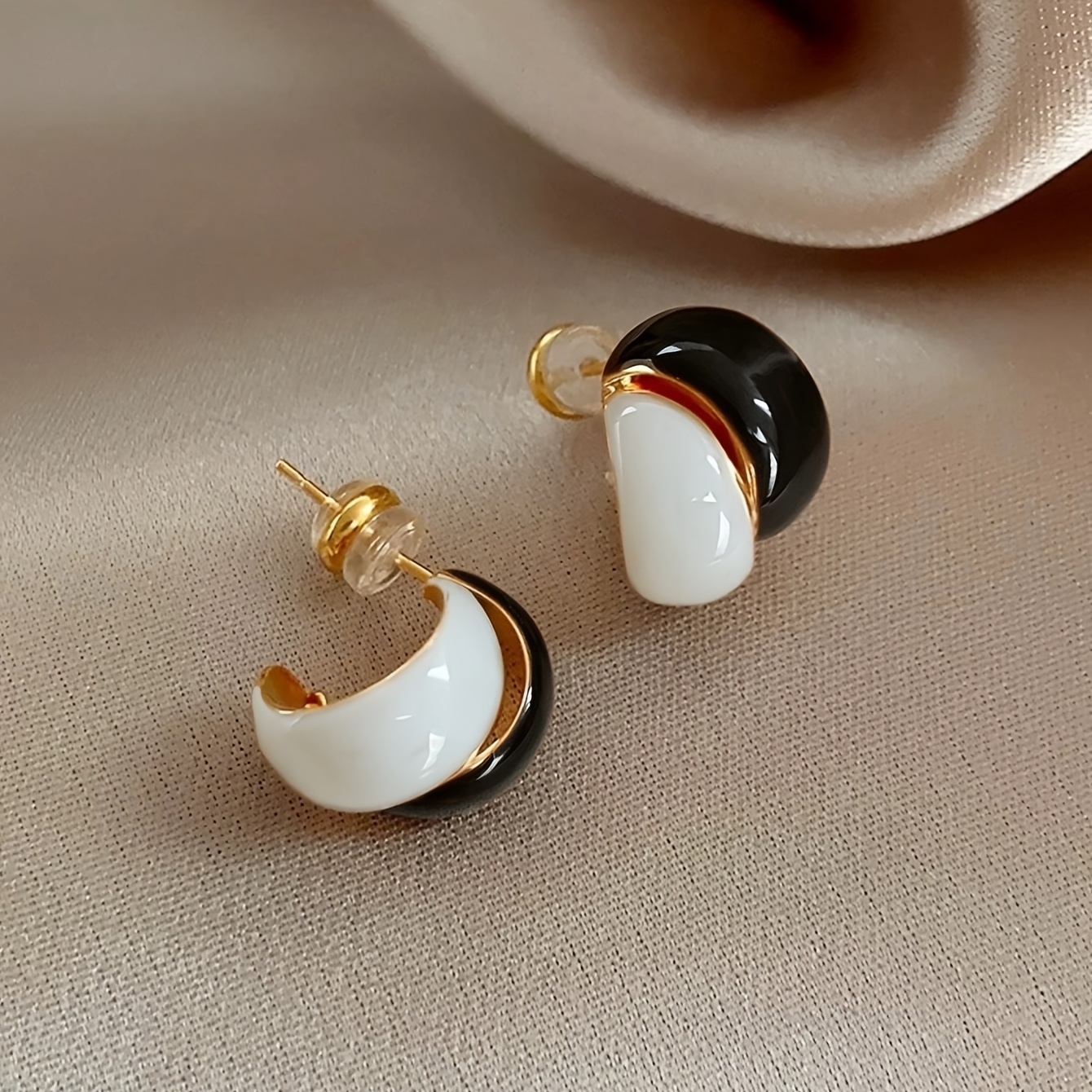 TEMU 1 Pair Of Elegant, Light Luxury, Simple, Geometric, Exquisite, And Compact Drop-style Enamel Stud Earrings, Suitable For Women' Commuting And
