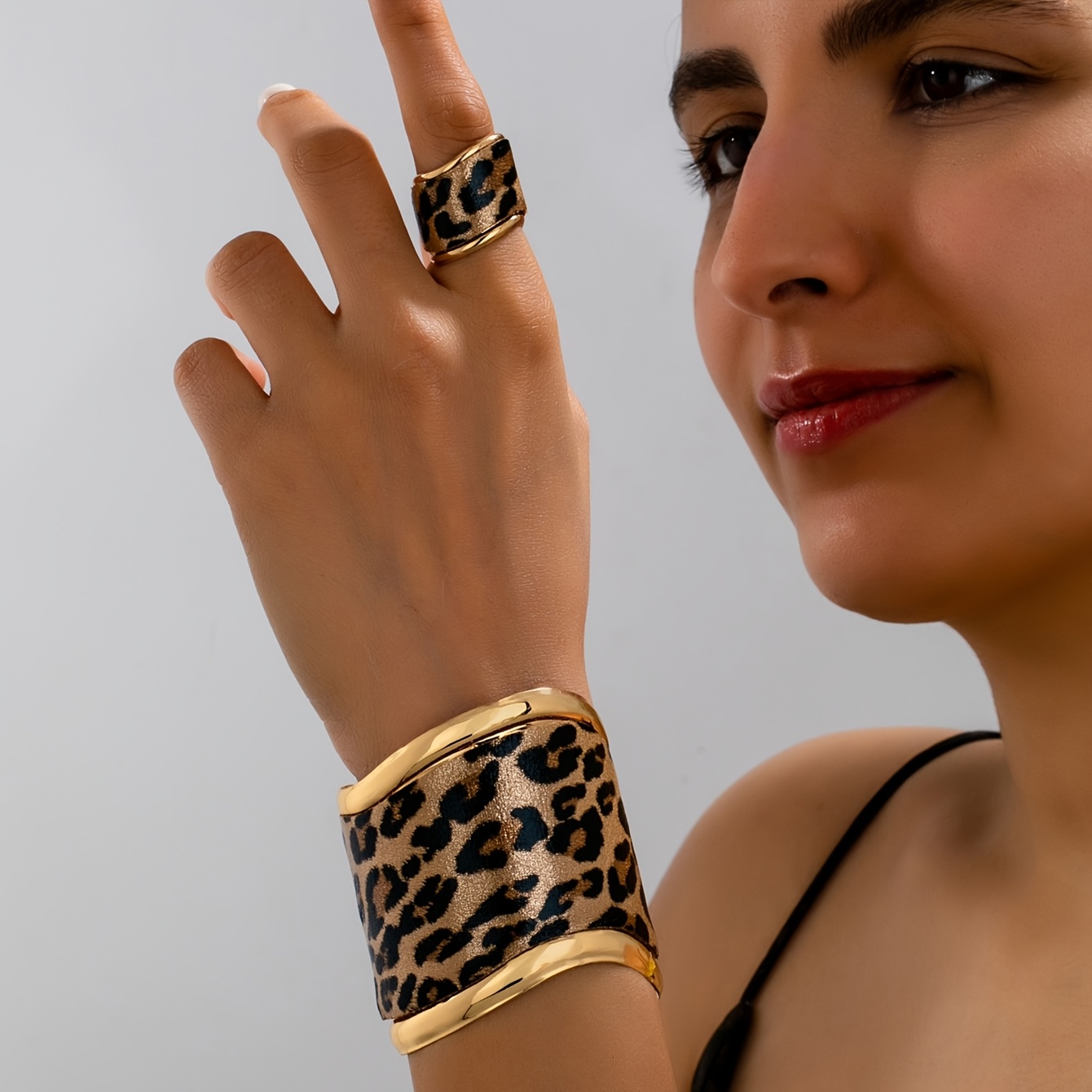TEMU Elegant, Stylish, Light Luxury, High-end Leopard Print Bracelet Set