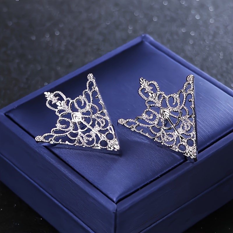 TEMU 1 Elegante e Raffinato Design Geometrico Triangolare con Motivo Vuoto per Decorare Scollature di Abiti da Donna, , Clip per Sciarpe, Abbinamento
