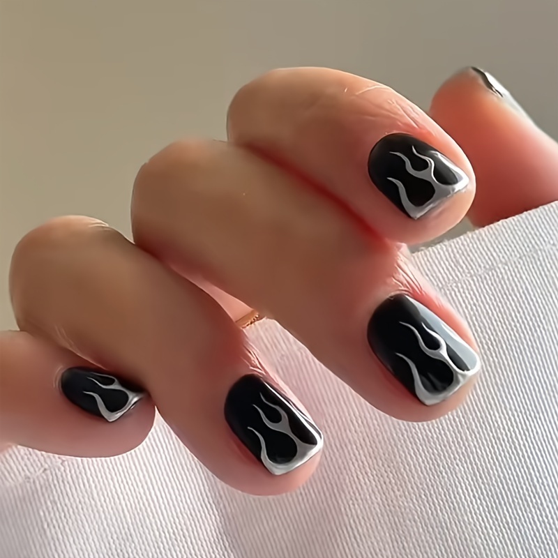 

Glossy Slivery Flame Black Press On Nails Short Square Ballet Fake Nails Simple Style False Nails Solid Color Full Cover Fake Nails For Women Girls Daily Wear