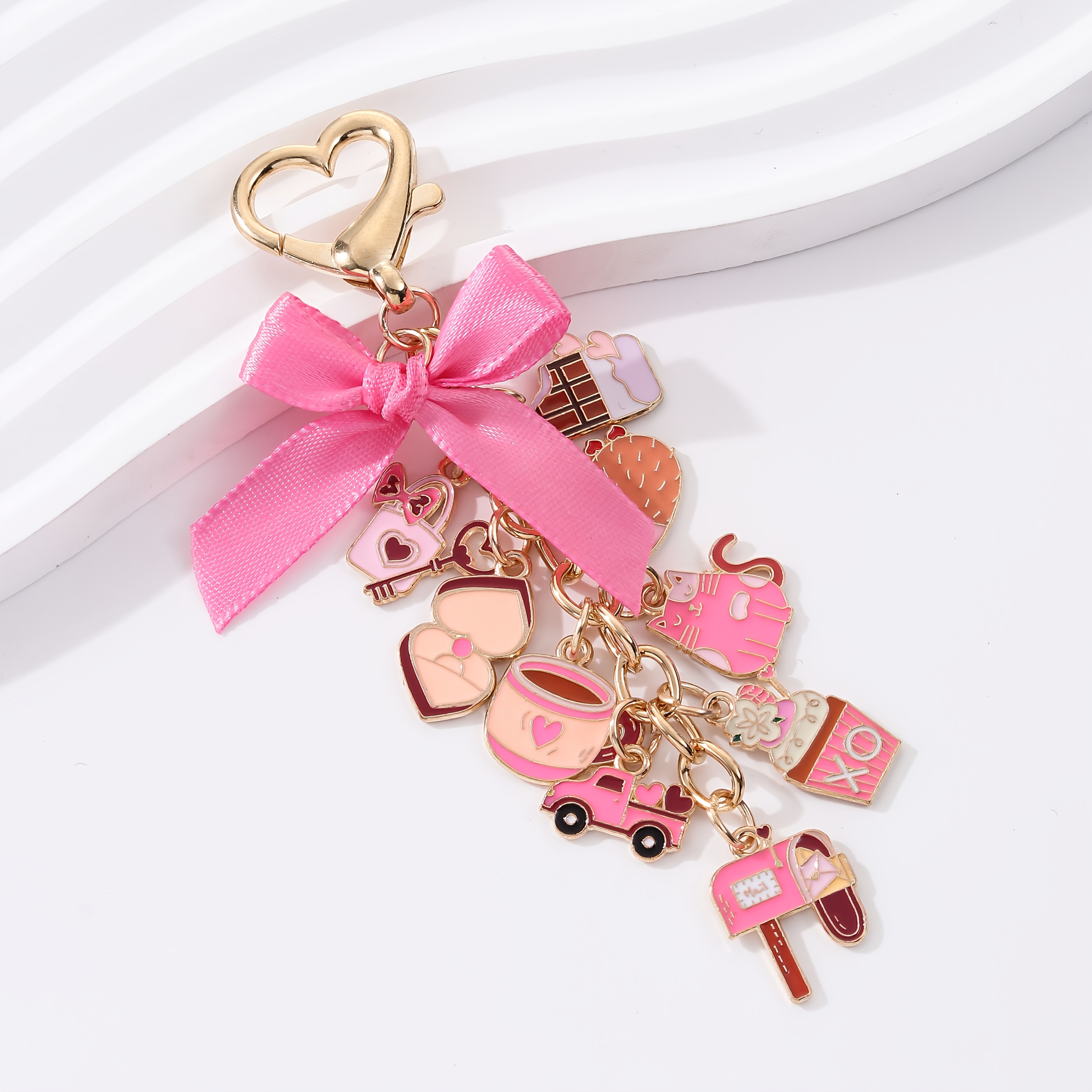 TEMU 1 pièce Porte-clés en émail de cœur, gâteau, chocolat, enveloppe, joli pour sac à main, cadeau de la Saint-Valentin pour amis, Noël, pour femme