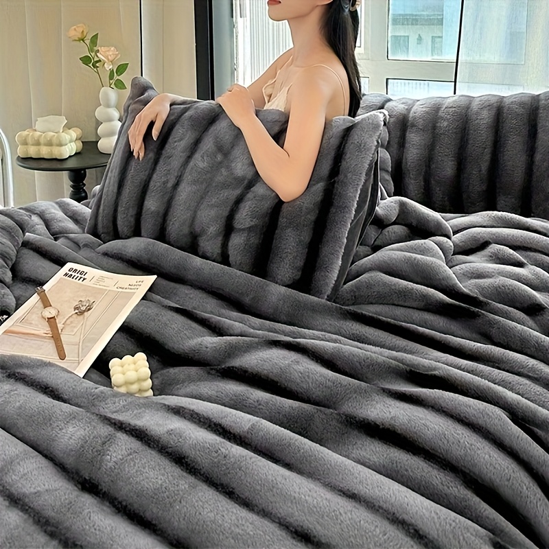 High Luxury Thick Striped Rabbit Like Plush Blanket, Autumn and Winter Thick Bed Blanket Cover, Skin Friendly and Comfortable, Providing All Day Warmth and Comfort, Suitable for Sofas, Beds, Offices and Travel, Multi-purpose Blankets, Holiday Gifts