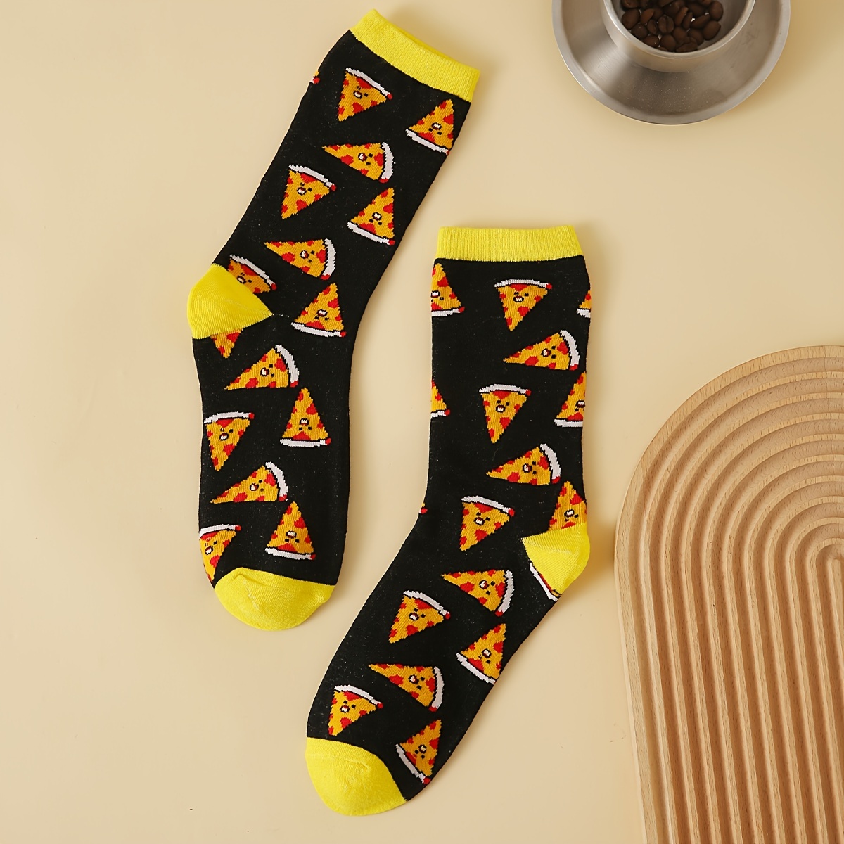 

1 paire de chaussettes confortables et respirantes pour hommes, motif pizza de dessin , 92 % polyester et 8 % élasthanne, tissu tricoté, lavable à .