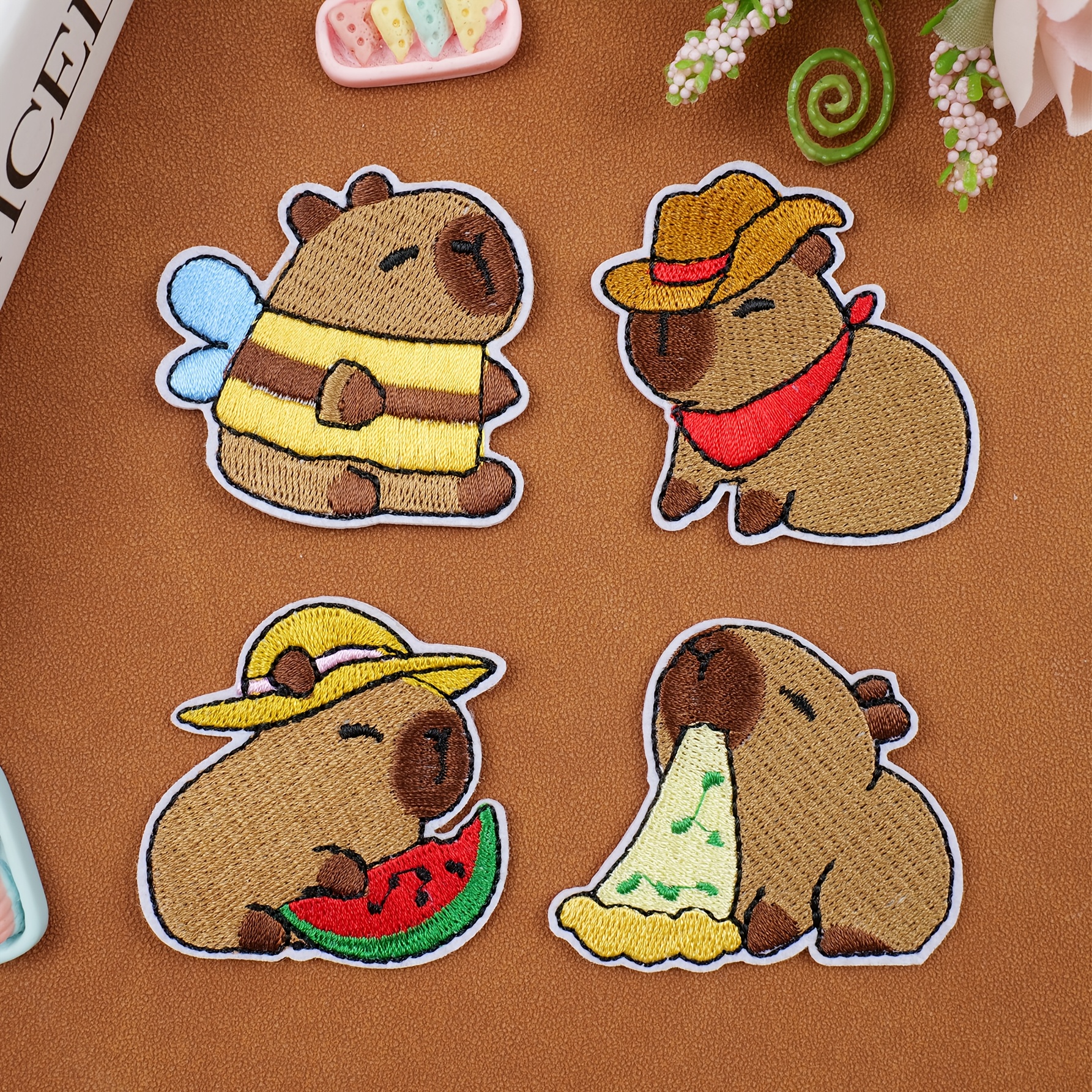 TEMU Lot de 4 pièces de patchs thermocollants brodés de capybara de dessin animé, motif de , pour vêtements et sacs à dos, accessoires décoratifs à