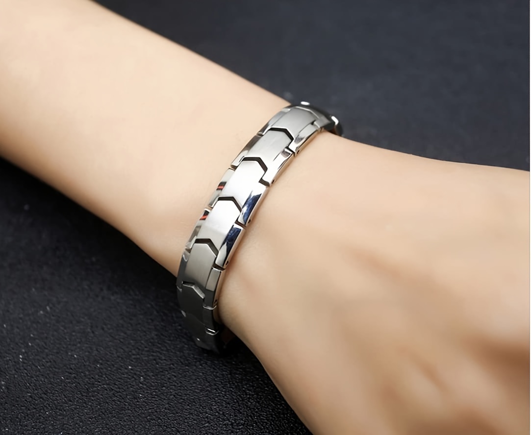 a stylish minimalist titanium steel bracelet in original   with detachable matching tools suitable for wearing at parties and   it can   be   as a holiday gift the arrow shaped   suitable for   men and women a christmas gift details 2