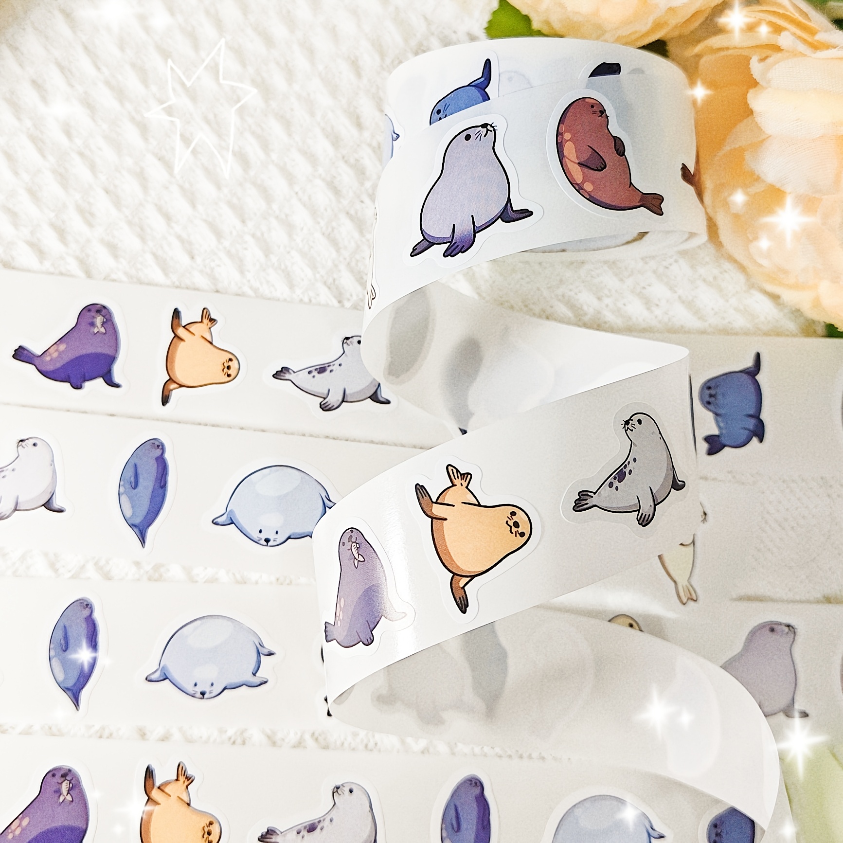Image of A Roll Of 500pcs Seal Stickers Made Of Pvc Material, Part Of A Collectible Mini Poster Series, Suitable For Decorating Journals, Notebooks, Phone Cases