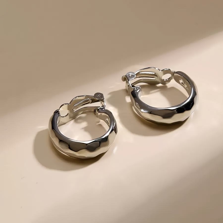 Image of -shaped Clip-on Earrings, No Piercing Decoration And Ear Ornament, Without Battery