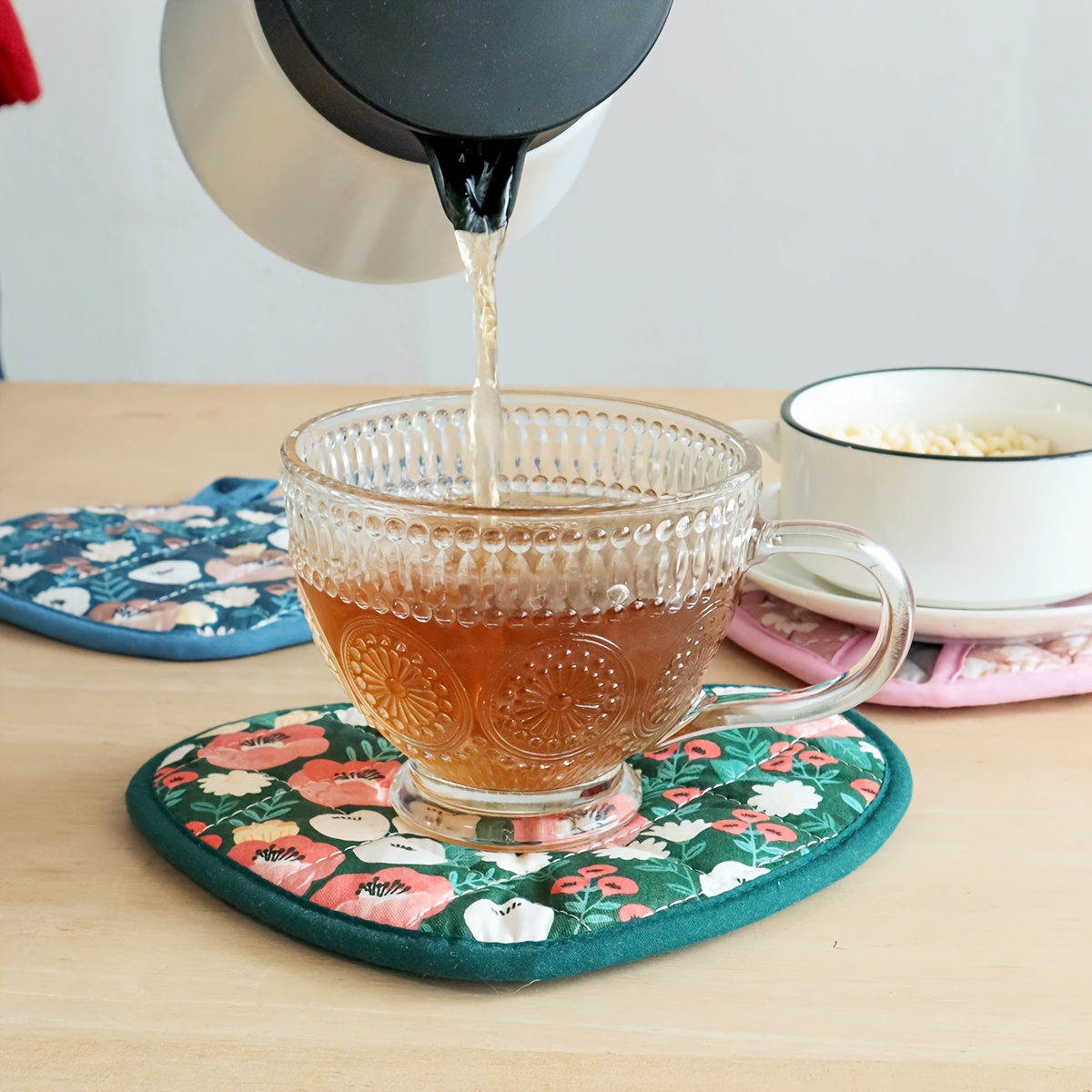 2pcs Heart-Shaped 15.01 X 19.84 cm Thickened Fabric Insulated Pads And Placemats Set, Vintage Floral Print High-Temperature Resistant Multi-Purpose Hanging Coasters, for Placing Cups, Water Bottles, And Bowls, Suitable As Mother'S Day Gift