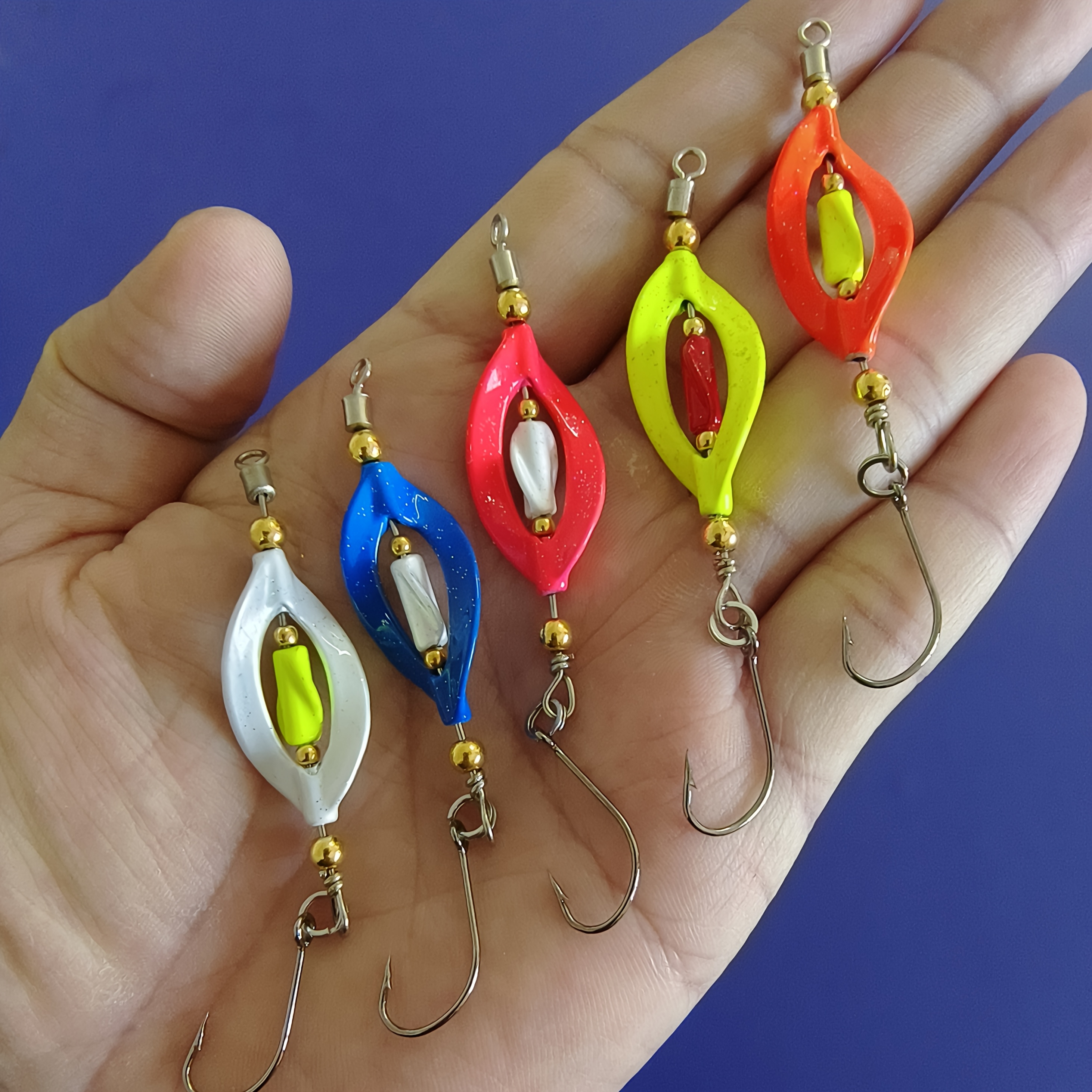 

A Set Of 5 Alloy Spoon-shaped Lures, Measuring 7.6 Cm 3.5 Grams, Featuring Rotating Blades Suitable For Trout And Perch Fishing Accessories, With Uv Rotating Glow Blades.