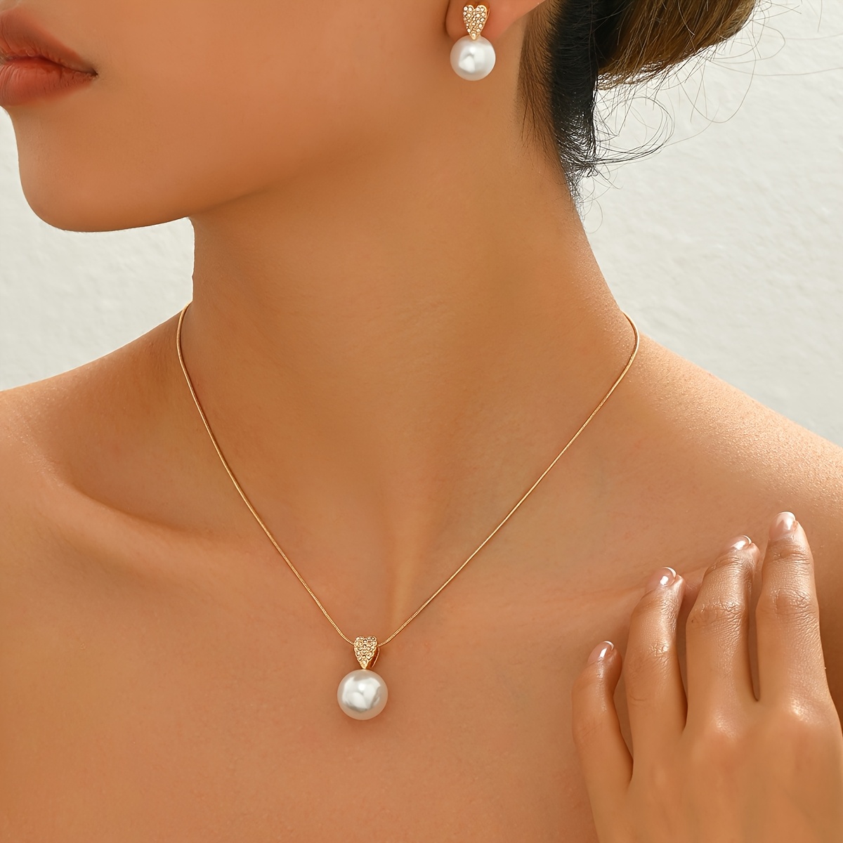 E-shop Zweiteiliges Mode-Set, minimalistischer Damenstil, exquisite und kompakte herzförmige, eingelegte künstliche Kristalle mit künstlicher