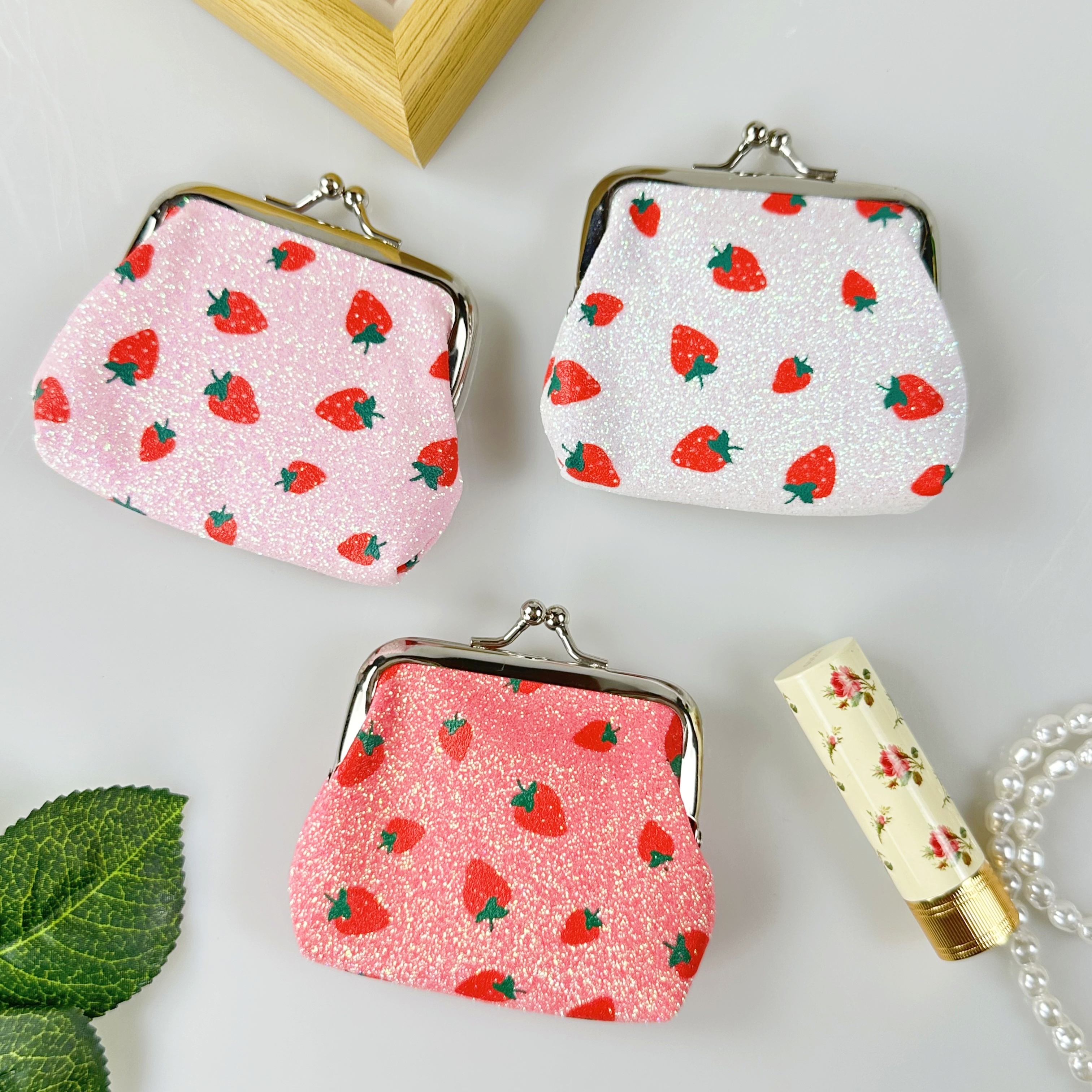 

1pc Girls Cute Strawberry Printed Mini Coin Purse, Small Portable Fashion Purse With Clasp, Perfect Gift For Birthday