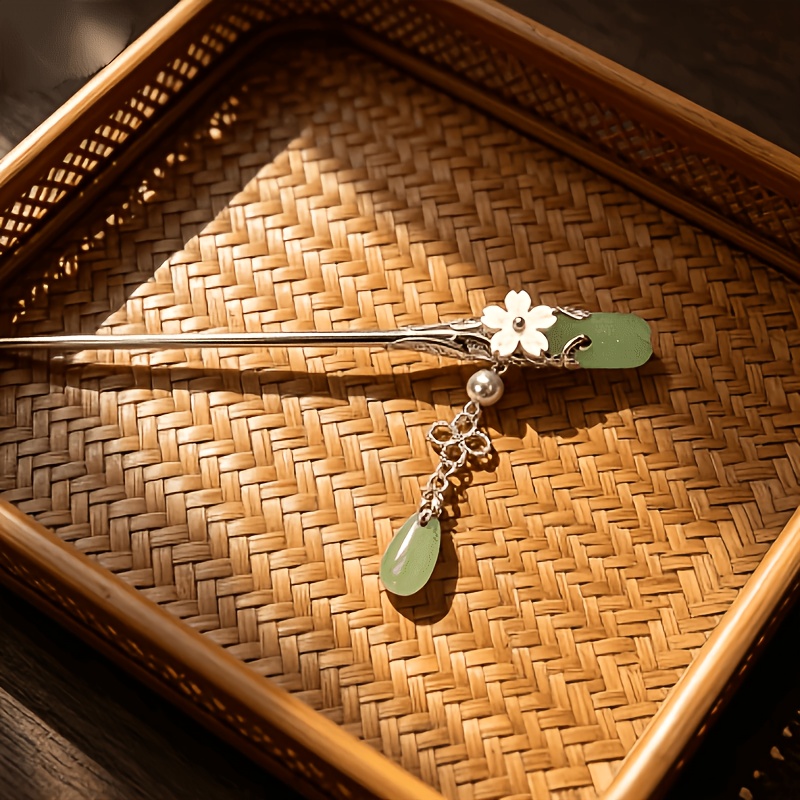 TEMU Jade-like Hairpin, Hairpin Tip Polished Into A Warm And Translucent Light Green Jade Petal, Soft Light Like Early Spring Unscattered , Clear And