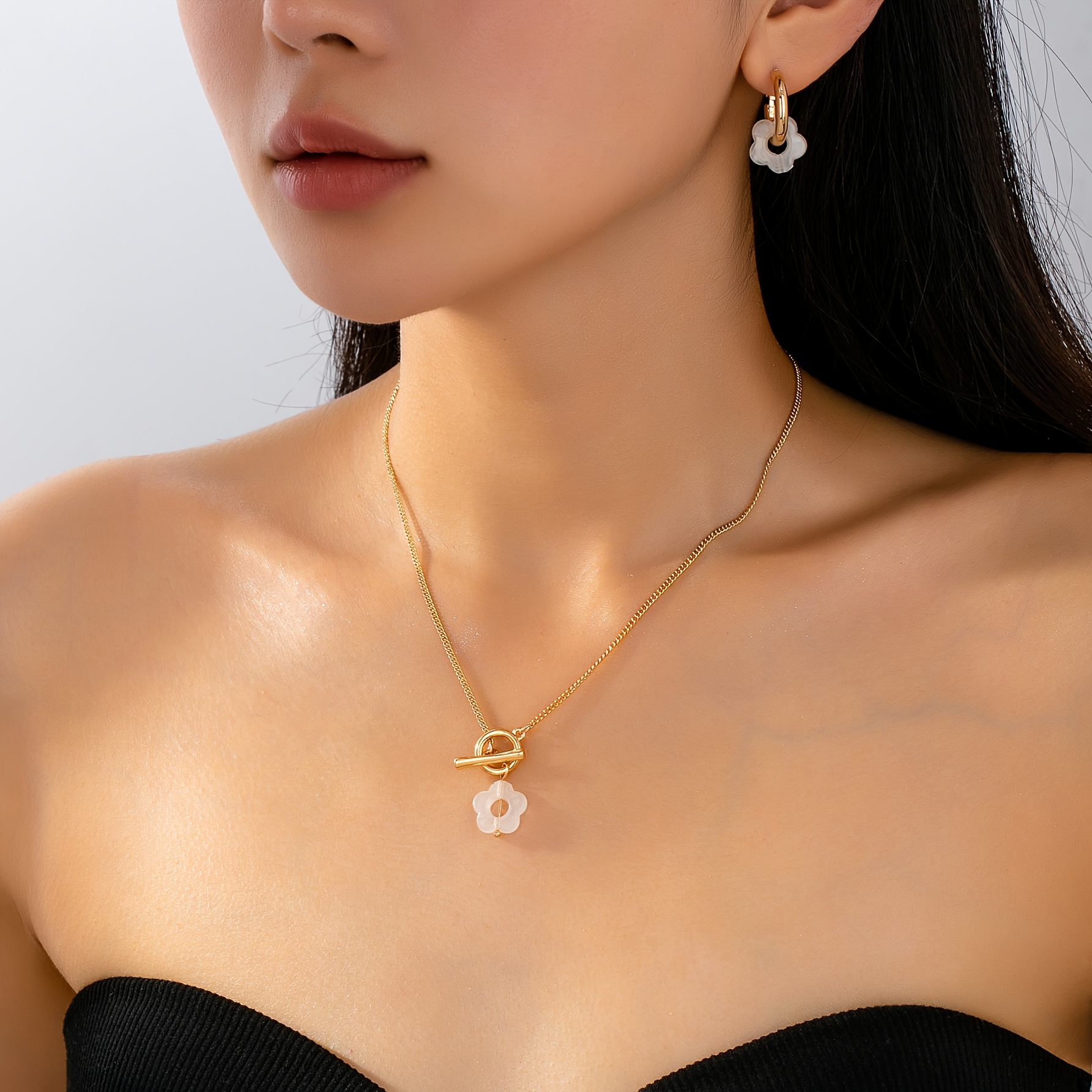 E-shop Ein Set eleganter und exquisiter Damen-Halsketten- und Ohrringe mit Blumenmuster aus Harz, geeignet für , Partys, Feiertage, Urlaub und den