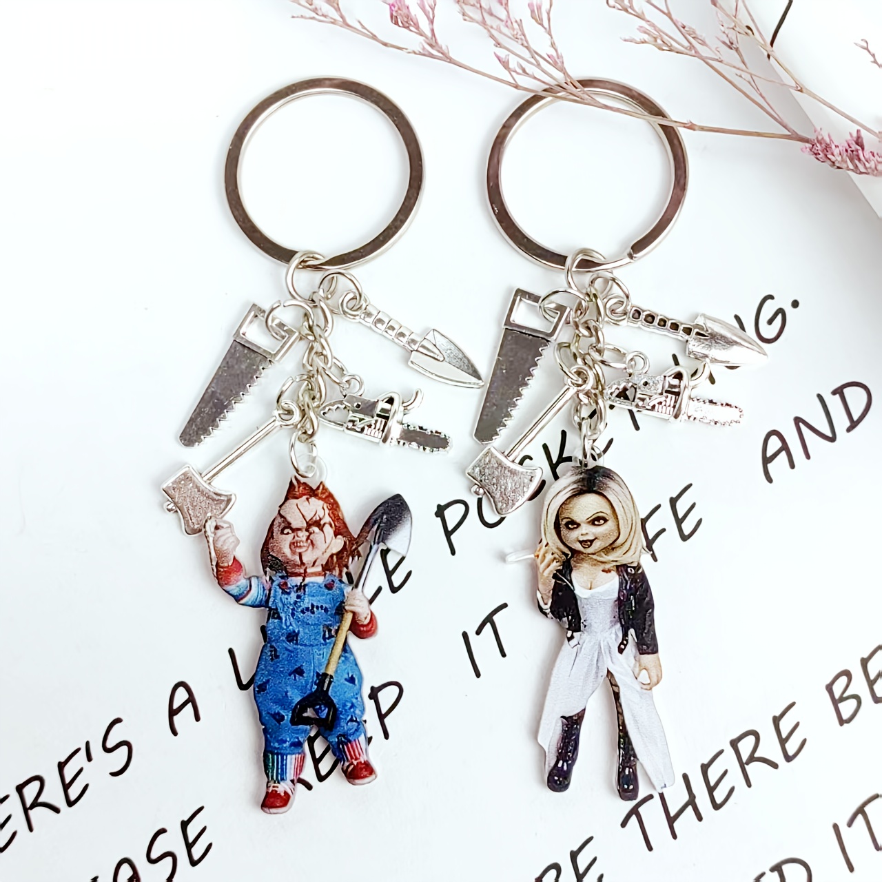 E-shop 2 Stück Horror Braut Bräutigam Schlüsselanhänger Set – für Schlüsselringe, Rucksackclips, Autoschlüsselanhänger, Taschenanhänger Dekorationen –
