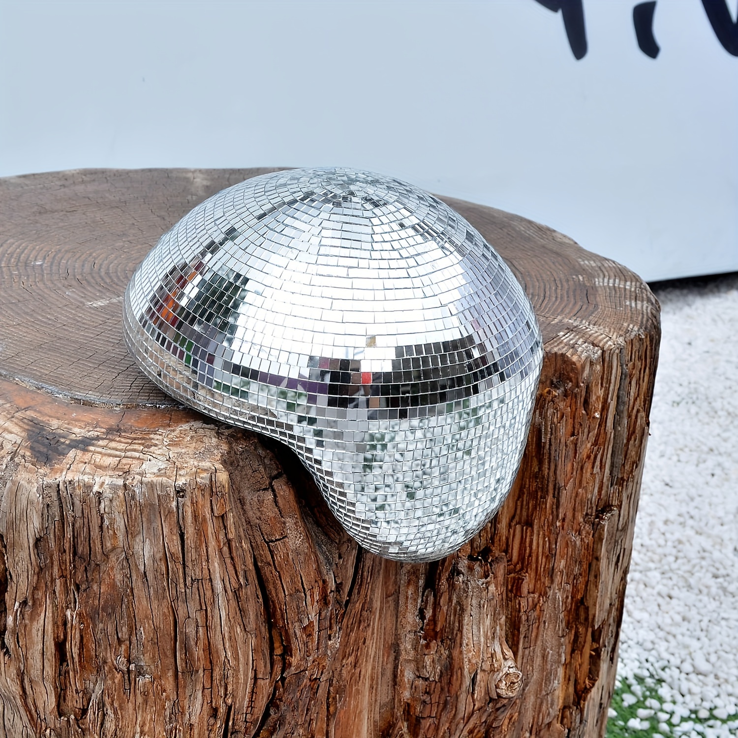 

1pc Silvery Melting Disco Ball Is A Good Home Decoration Item, Which Is Suitable For All Kinds Of Occasions To Place Dances, Bachelor Parties, , Christmas And The Holiday Scene Layout Of The New Year.