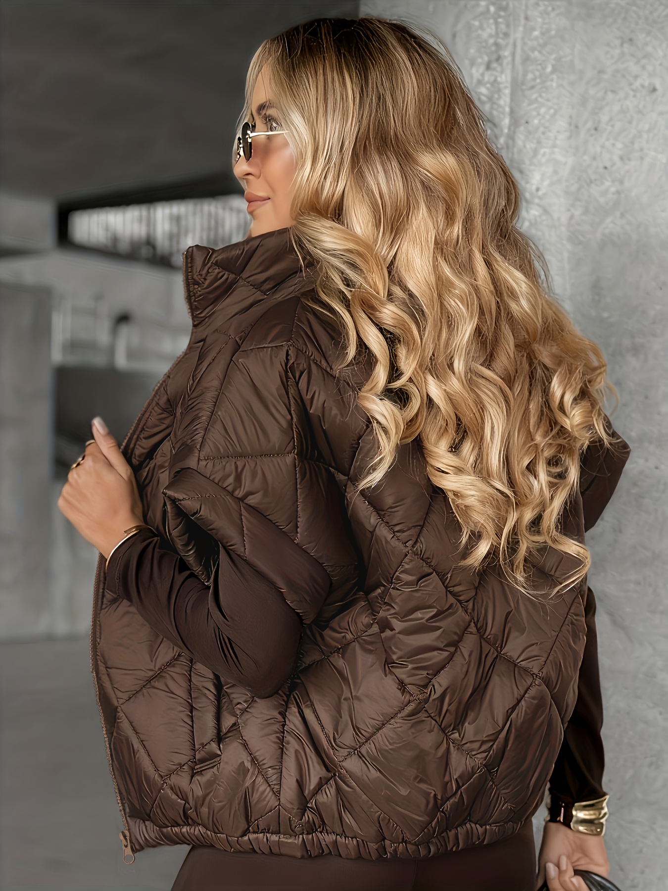 Women's Sleeveless Short Jacket with Full Zipper and Pockets