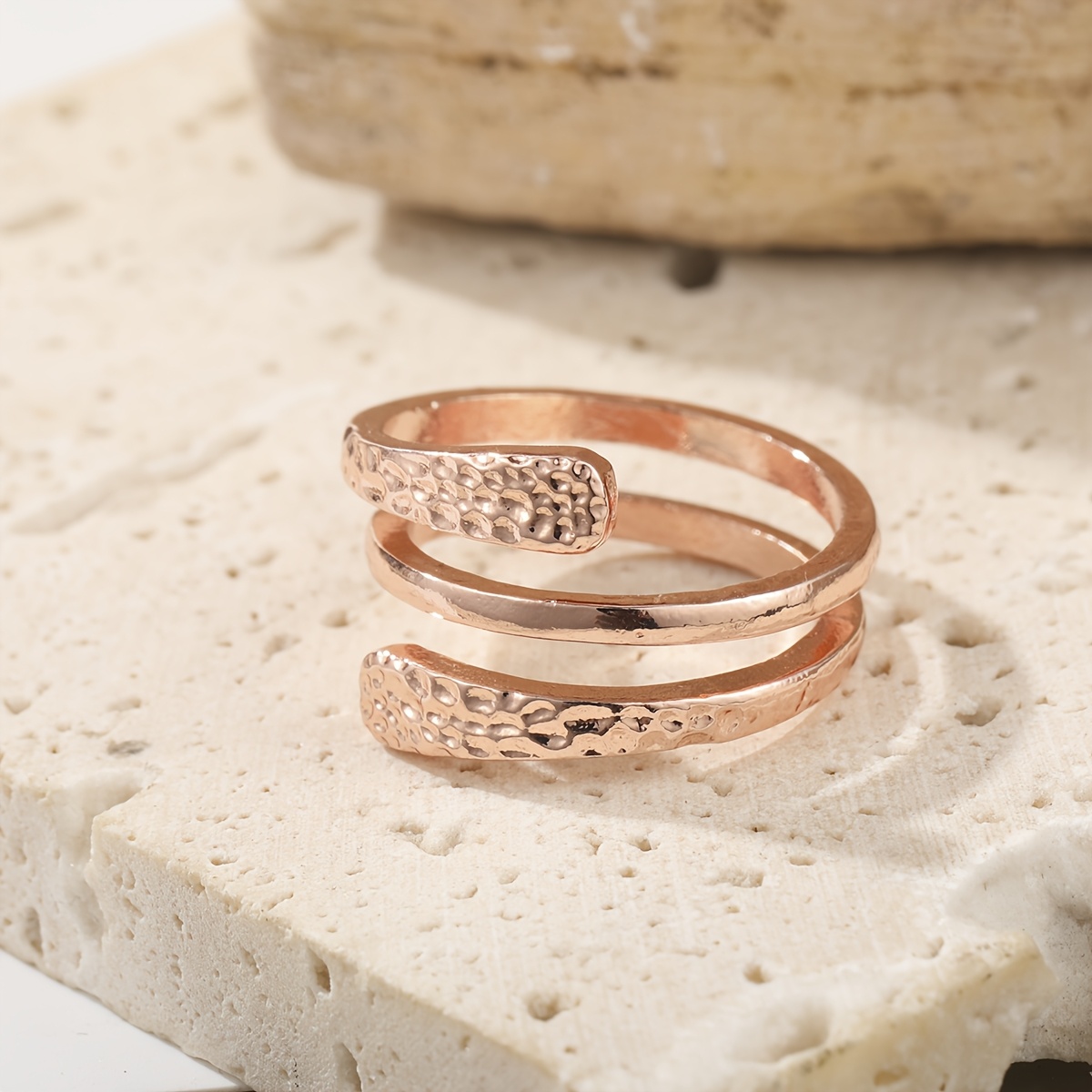 TEMU Anillo de mujer estilo bohemio ajustable, color rosa, diseño en martillado, fácil de abrir, adecuado para fiestas, reuniones y uso diario, tipo