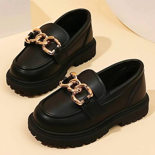 1 paar zwarte loafers met gouden gespdecoraties, geschikt voor zowel jongens als meisjes. deze comfortabele, volle schoenen in koreaanse zijn perfect voor school en diverse dagelijkse gelegenheden.