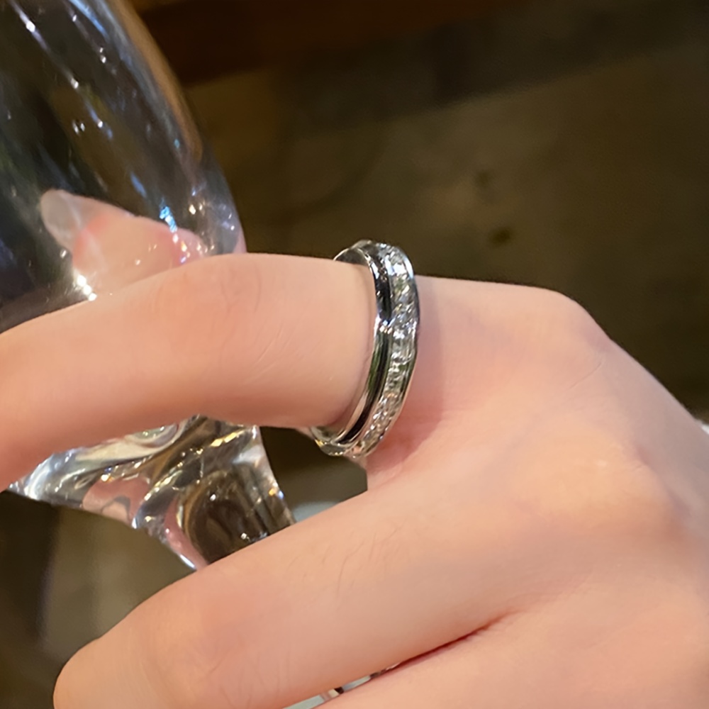 Ladies' Rotatable Single-Row Sparkling Zirconia Ring, Elegant Gift