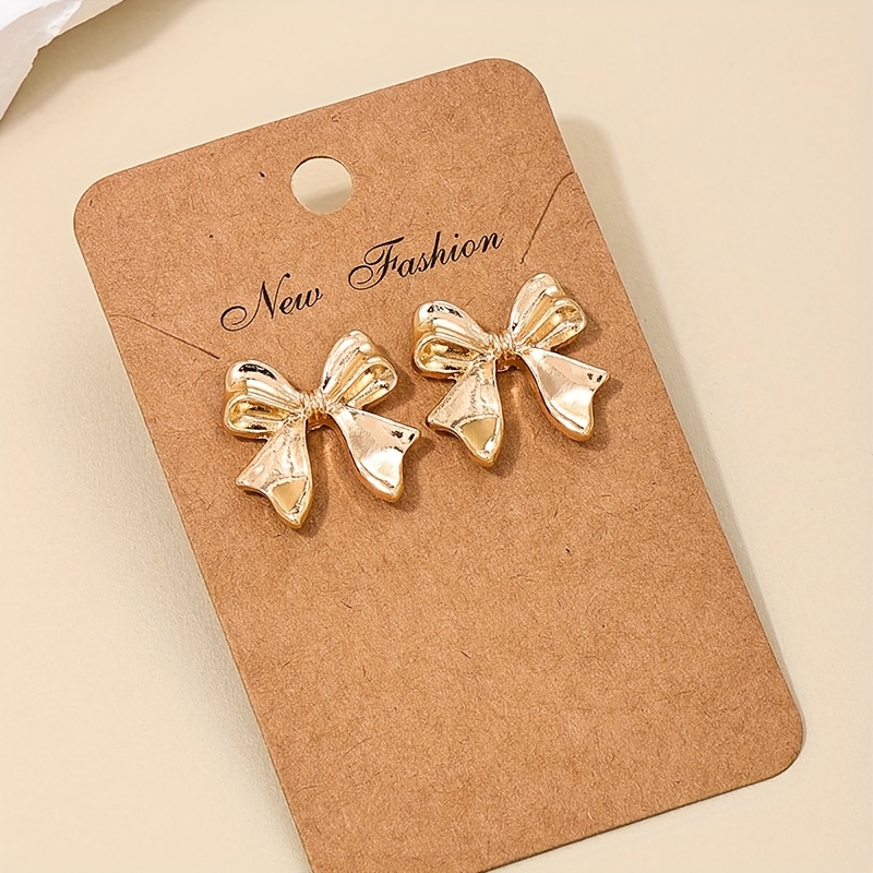 

Boucles d'oreilles délicates en métal doré et argenté d'inspiration française, 1 paire, tempérament délicat, polyvalentes pour un , style .