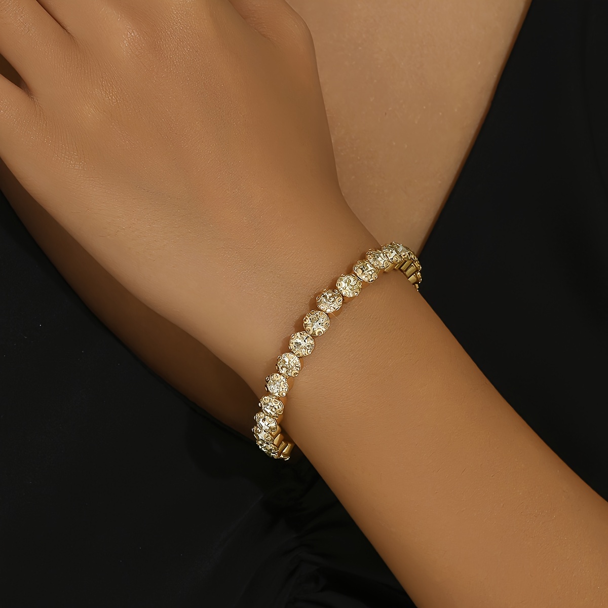 A Sparkling Women'S Fashion Bracelet with a Unique Cross Design for Valentine'S Day, Featuring 4G of Cubic Zirconia, Ideal for Parties And Banquets, And a Wonderful Gift for Girlfriends And Wives