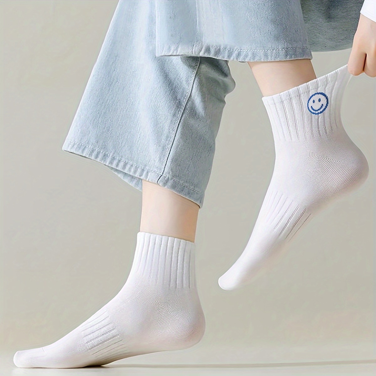 5 Pairs of Women's Cute Cartoon White joyful Face Ankle Socks