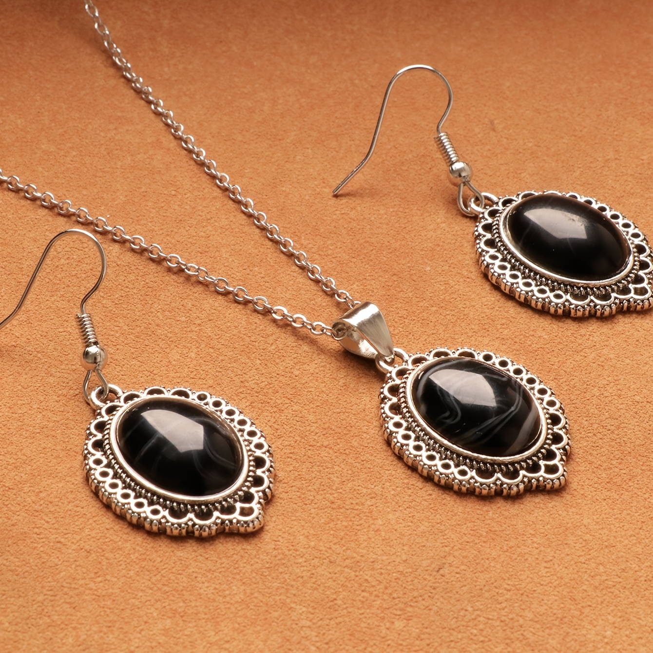 TEMU Parure de bijoux 3 pièces pour femme : collier pendentif ovale à rayures noires et blanches et une paire de boucles d'oreilles, collier pour