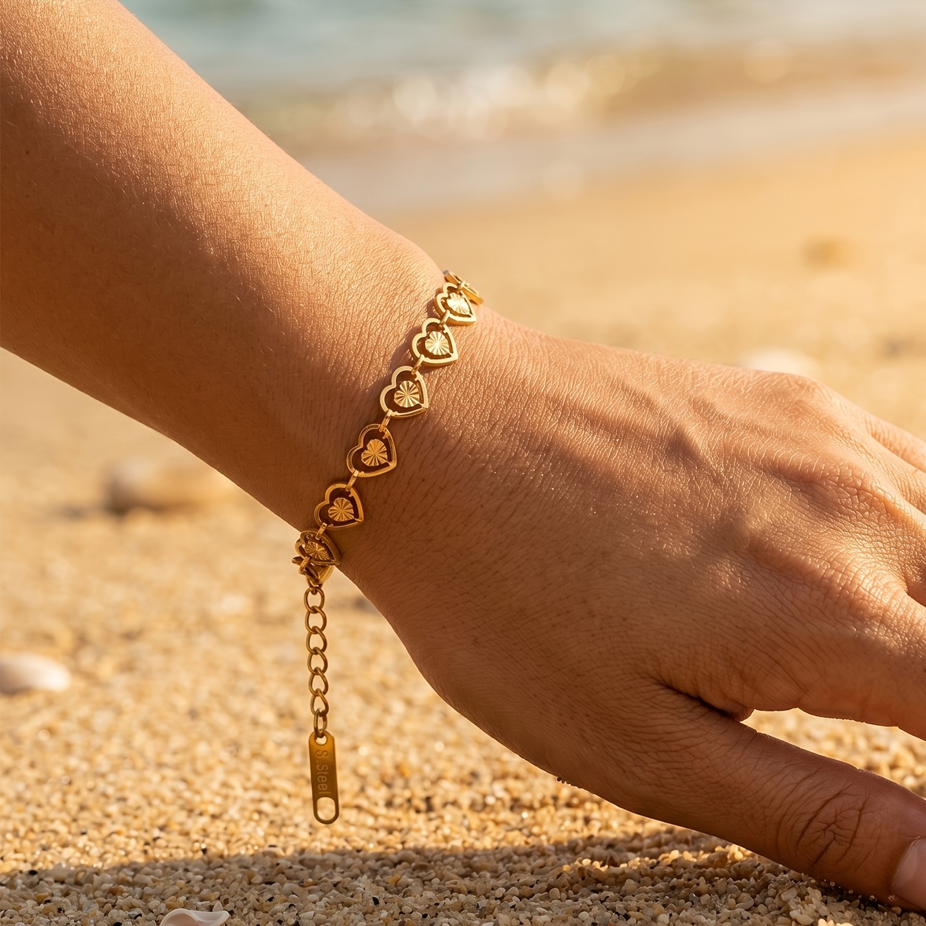 Women's Light Luxury Heart Link Golden Bracelet, Adjustable