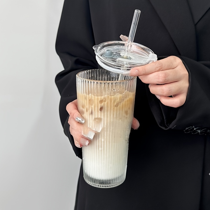 20.29 oz 대용량 유리 텀블러, 빨대 및 뚜껑 포함 - 아이스 커피 및 라테 음료용 미적 유리 물잔, 단열 슬리브가 있는 내구성 있는 음료용 유리잔, 건조에 이상적, 조립 필요 없음.