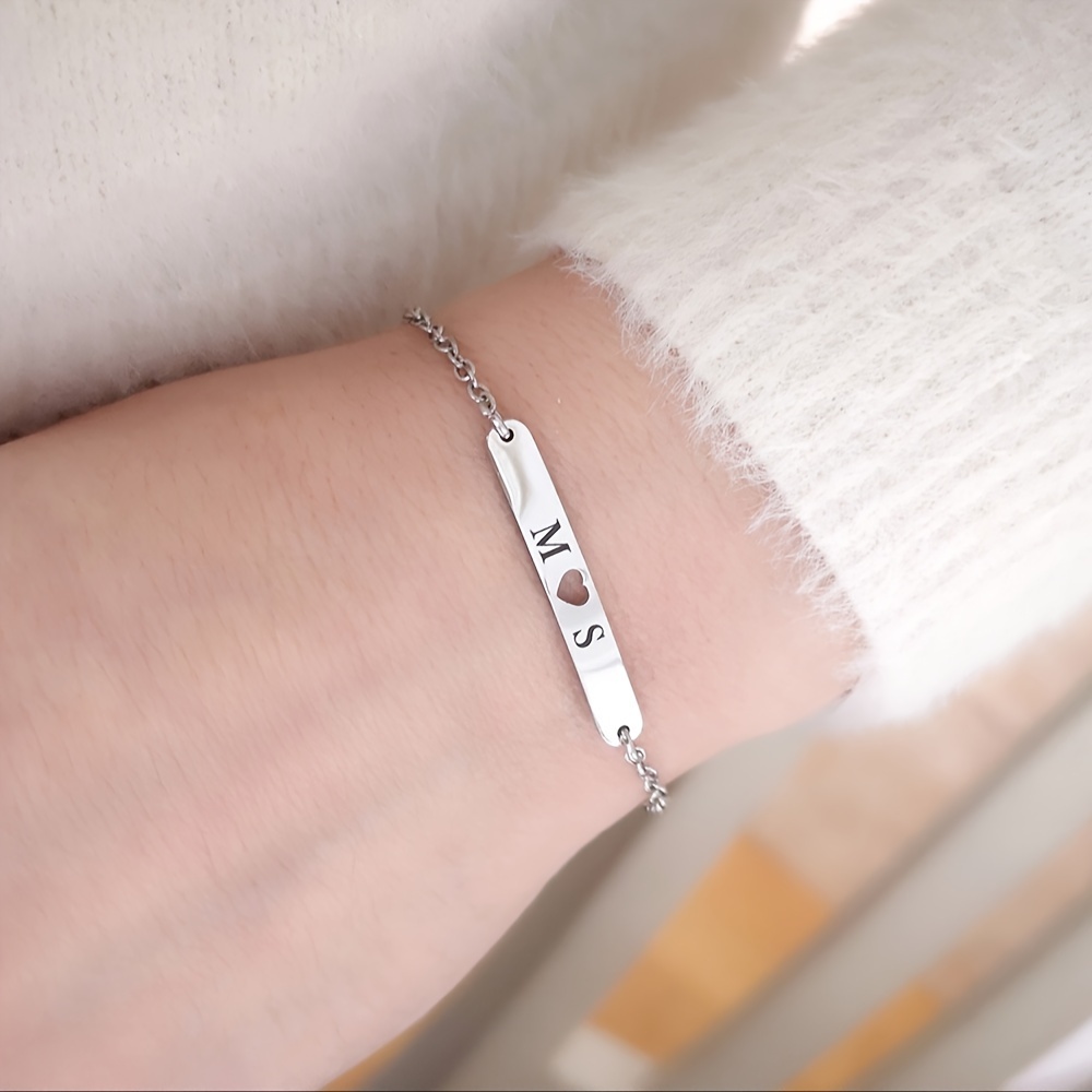 TEMU Bracelet personnalisé tendance et polyvalent de cœur creux avec , présentant des gravées, conçu dans un style français, fabriqué en acier