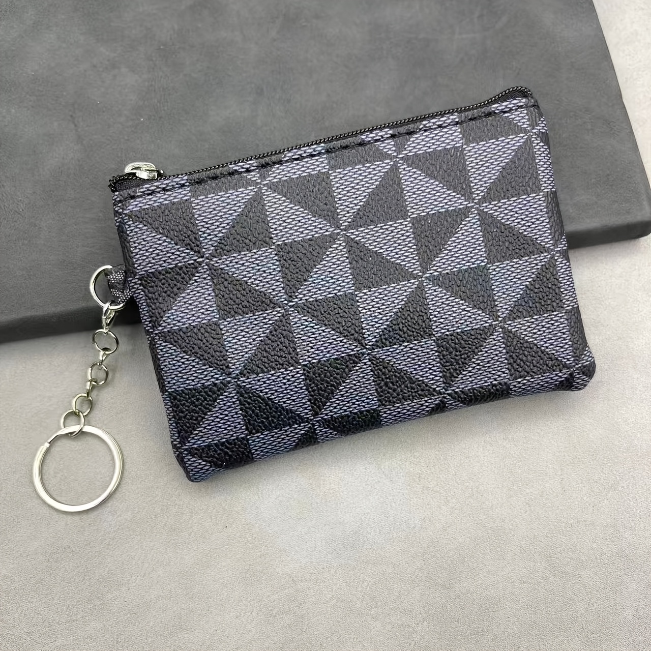 A Multifunctional Keychain Coin Pouch, A Stylish Accessory For Organization