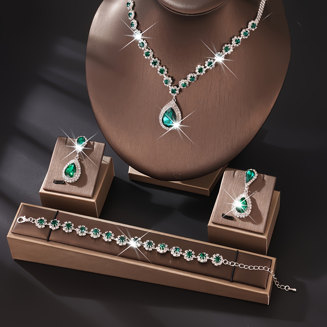E-shop Set mit 4 exquisiten luxuriösen Braut-Schmuckstücken, bestehend aus einem Halsketten, Ohrringen, Armband und Ring - Ideal für Hochzeiten, Partys