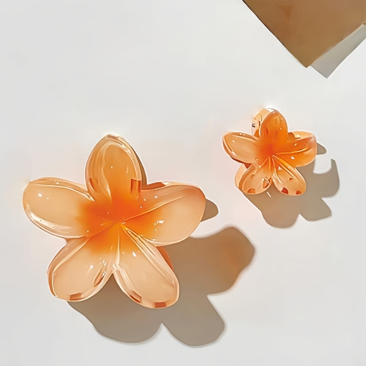 TEMU 2pcs Beach Vacation Clamps, Large And Small Plumeria Shaped, Plumeria Hair Clamps, Jelly Gradient Tropical Style Shark Clips, Women's Vacation