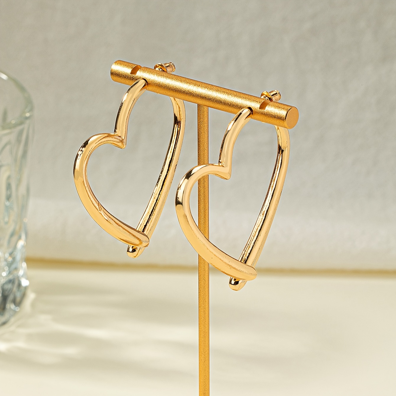 a pair of new fashionable minimalist vacation heart earrings