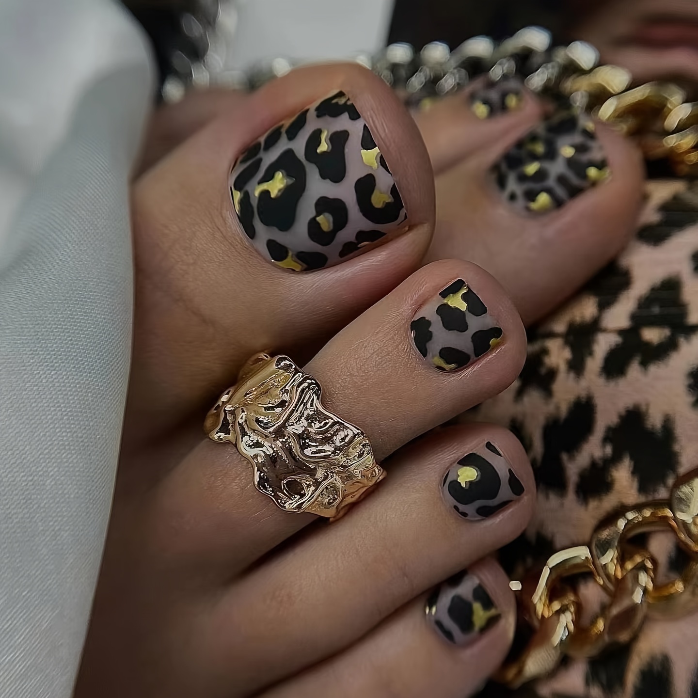 

Ensemble de 24 Faux Ongles de Pieds à Imprimé Léopard - Ongles Courts Carrés Bruns Brillants pour les Pieds, & des Ongles
