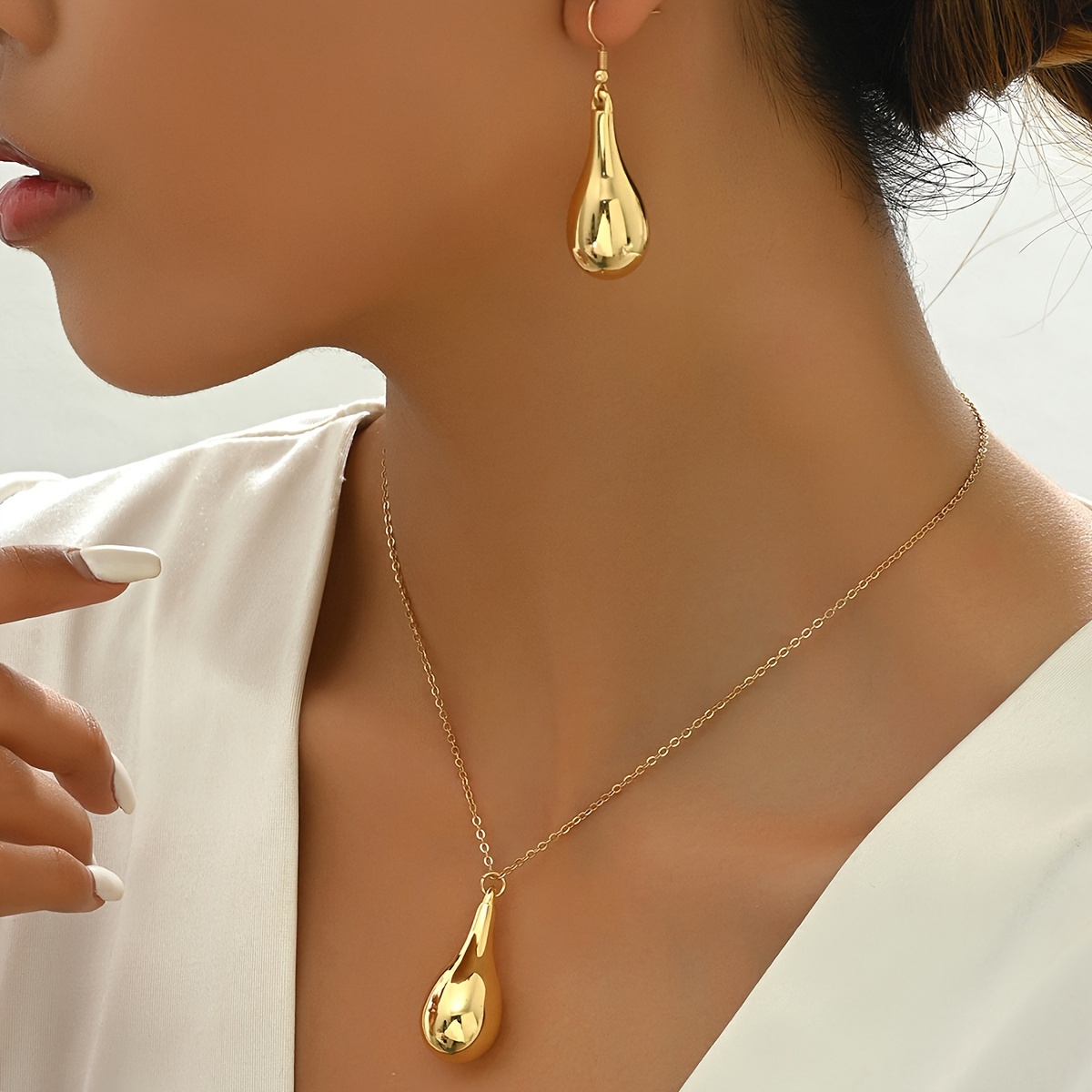

1 Set Golden Teardrop Pendant Necklace And Earrings Set, Elegant Simple Everyday Jewelry For Women, Vacation & Minimalist Style