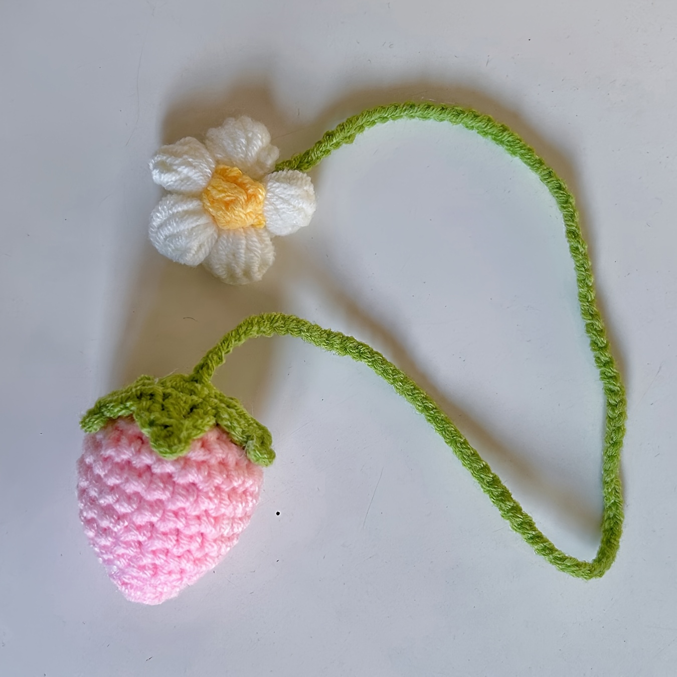 Handmade Crochet Strawberry Car Pendant, Yarn Knitted Bag Car Rearview Mirror Pendant, Curtain Tieback Decoration 1pc