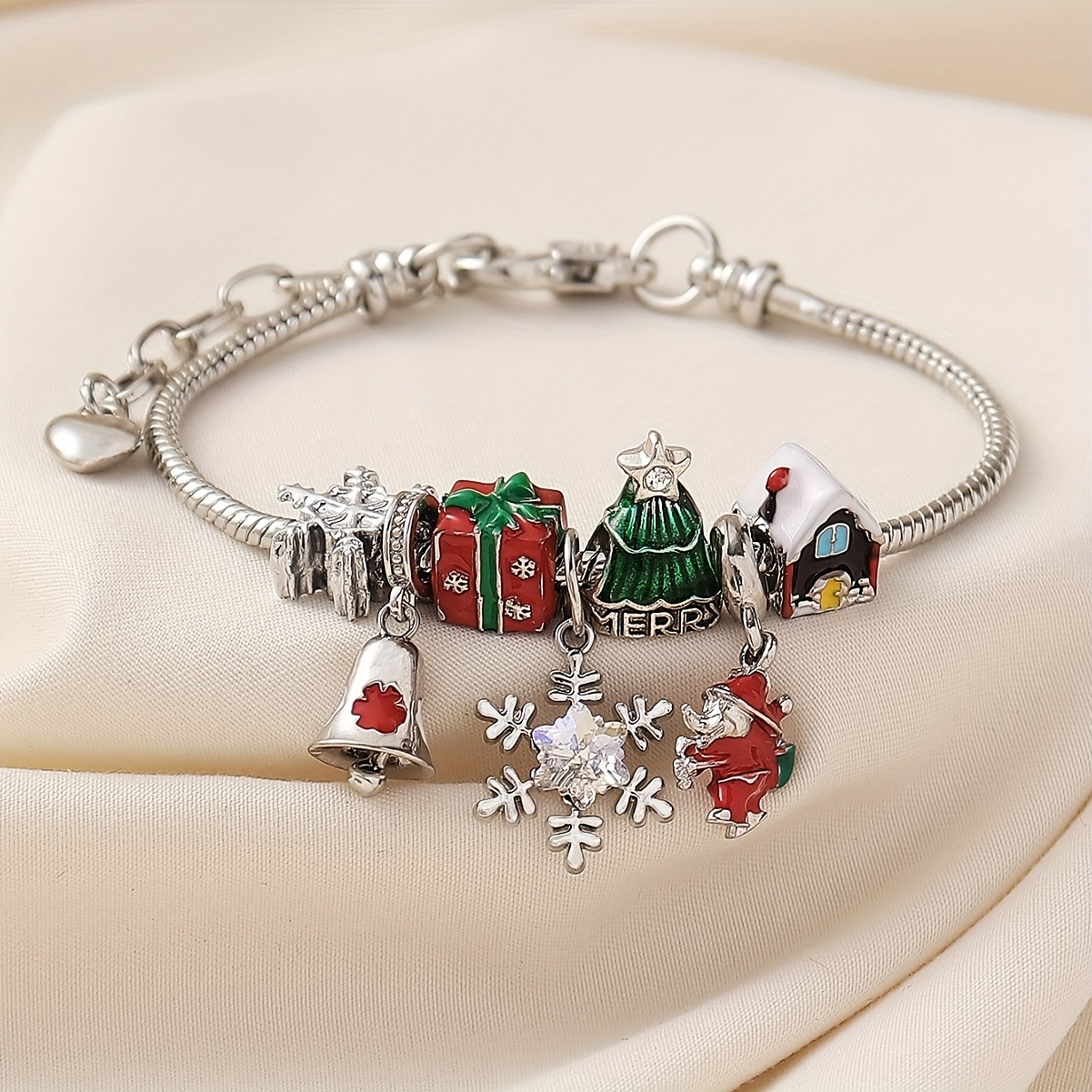 TEMU 1pc Bracelet élégant de Noël avec sapin, de neige, Père Noël, cloches et sucettes - Chaîne ajustable, métal durable, cadeau de Noël parfait pour