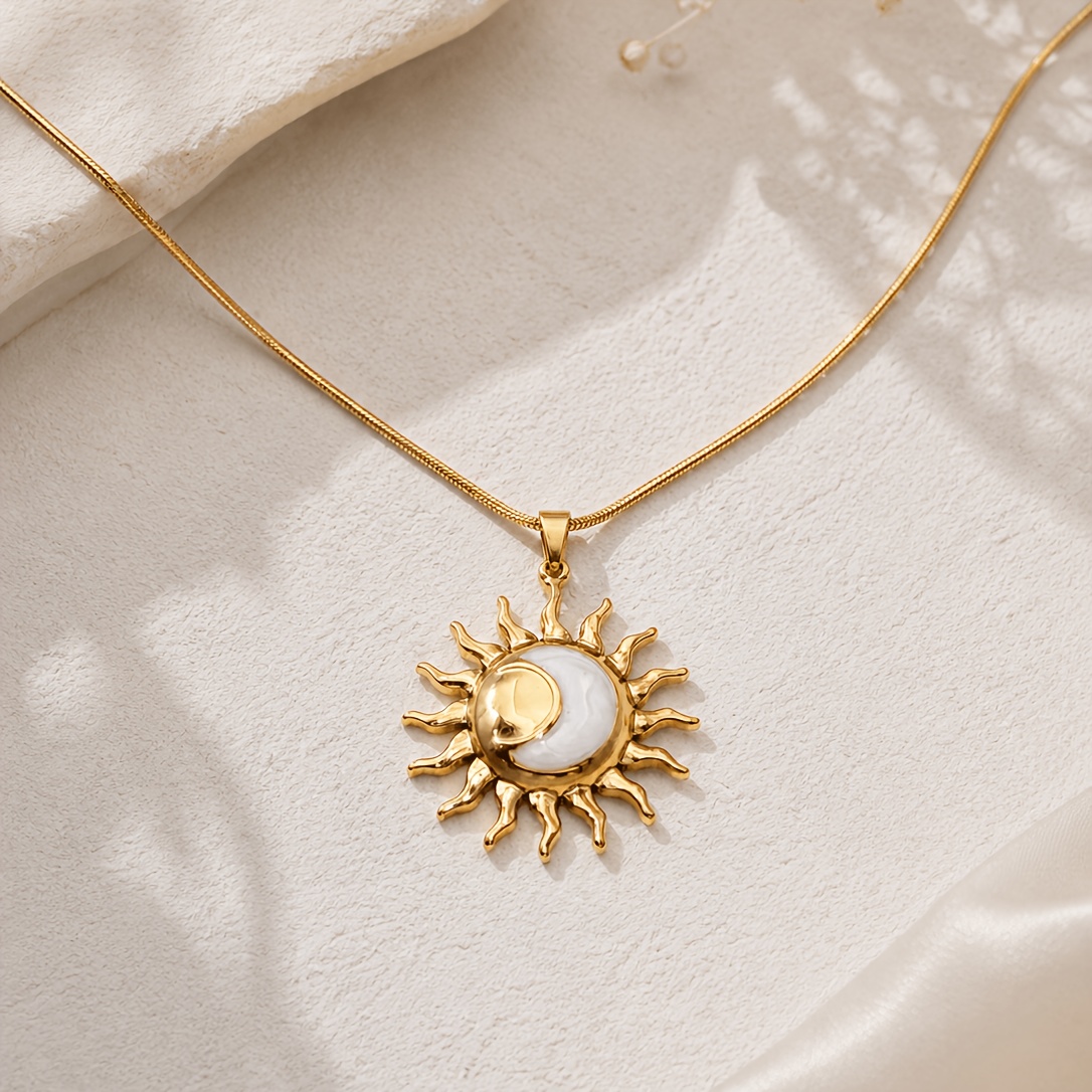 TEMU Una cadena de clavícula con diseño vintage de luna y sol en acero inoxidable, con un diseño de de serpiente que se a los del cuello, adecuada