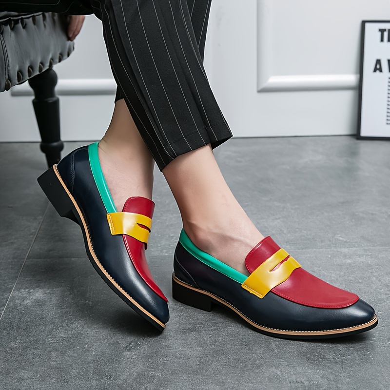 

Chaussures à enfiler à bout pointu en PU avec semelle en caoutchouc et design contrasté pour femmes