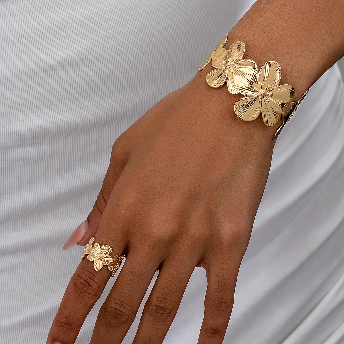 TEMU 2pcs Set: Exquisite And Simple Floral-decorated White/rose Red/purple Enamel Thick Ring And Golden Bangle Set, Suitable For Women To Wear To