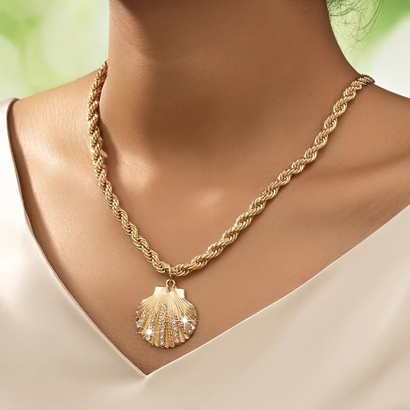 

-chic Shell Pendant Necklace - & Stylish For Casual Attire Or Vacation, Jewelry