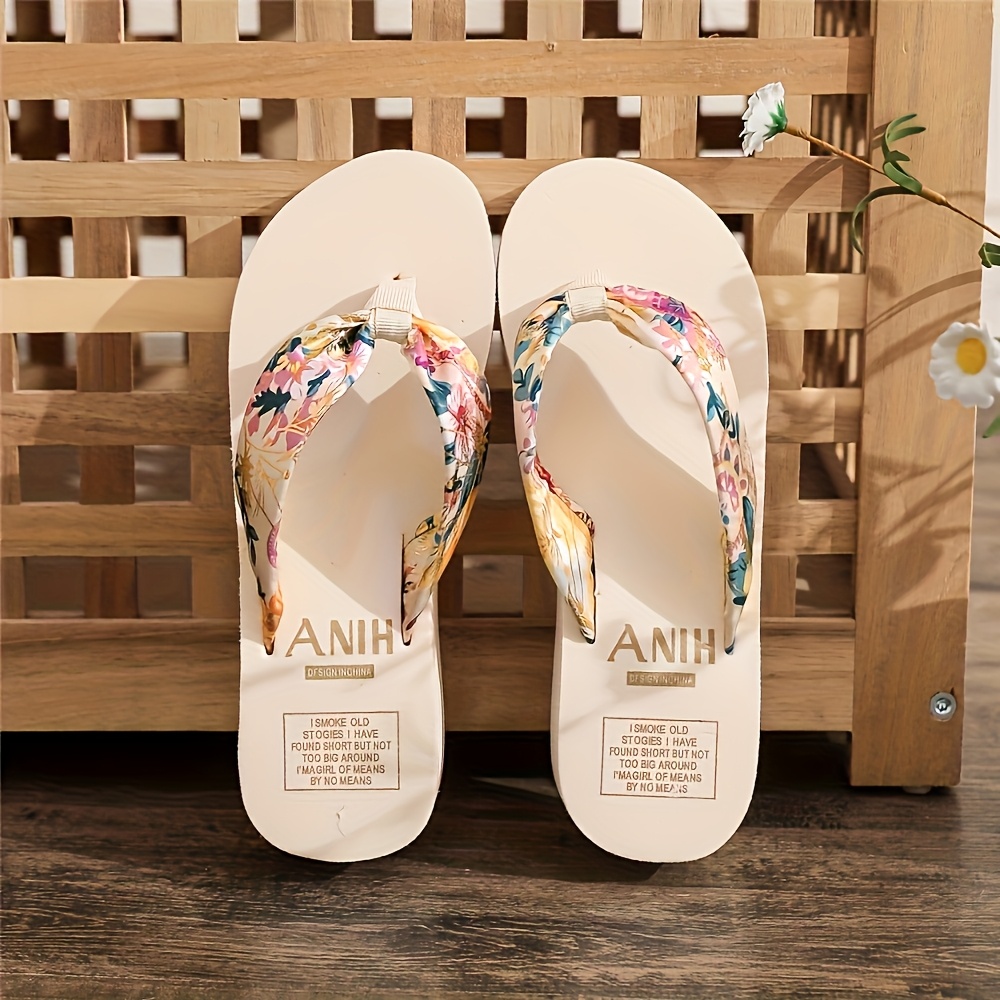 Elegant Bohemian Floral Women'S Flip Flops with Open Toe, Breathable Fabric Strap, Cushioned EVA Sole, Black and White Summer Beach Sandals for Vacation