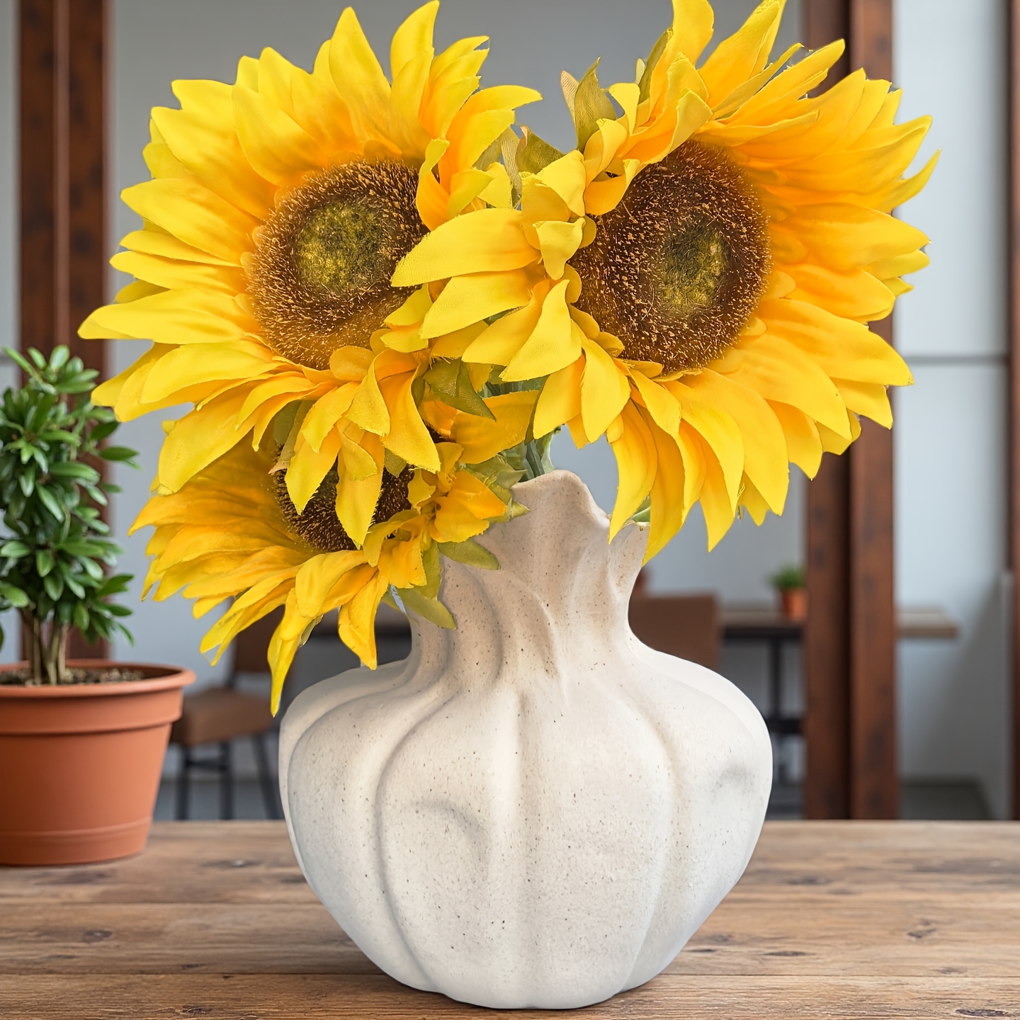 A 22.5cm Tall Handmade Ceramic Decorative Vase with a Unique Design and a Niche Instagram Aesthetic. It Is an Excellent Choice for Both Flower Arrangements and Decoration. Suitable for Home Decor, Office Decoration, Holiday Decor, and as a Decorative