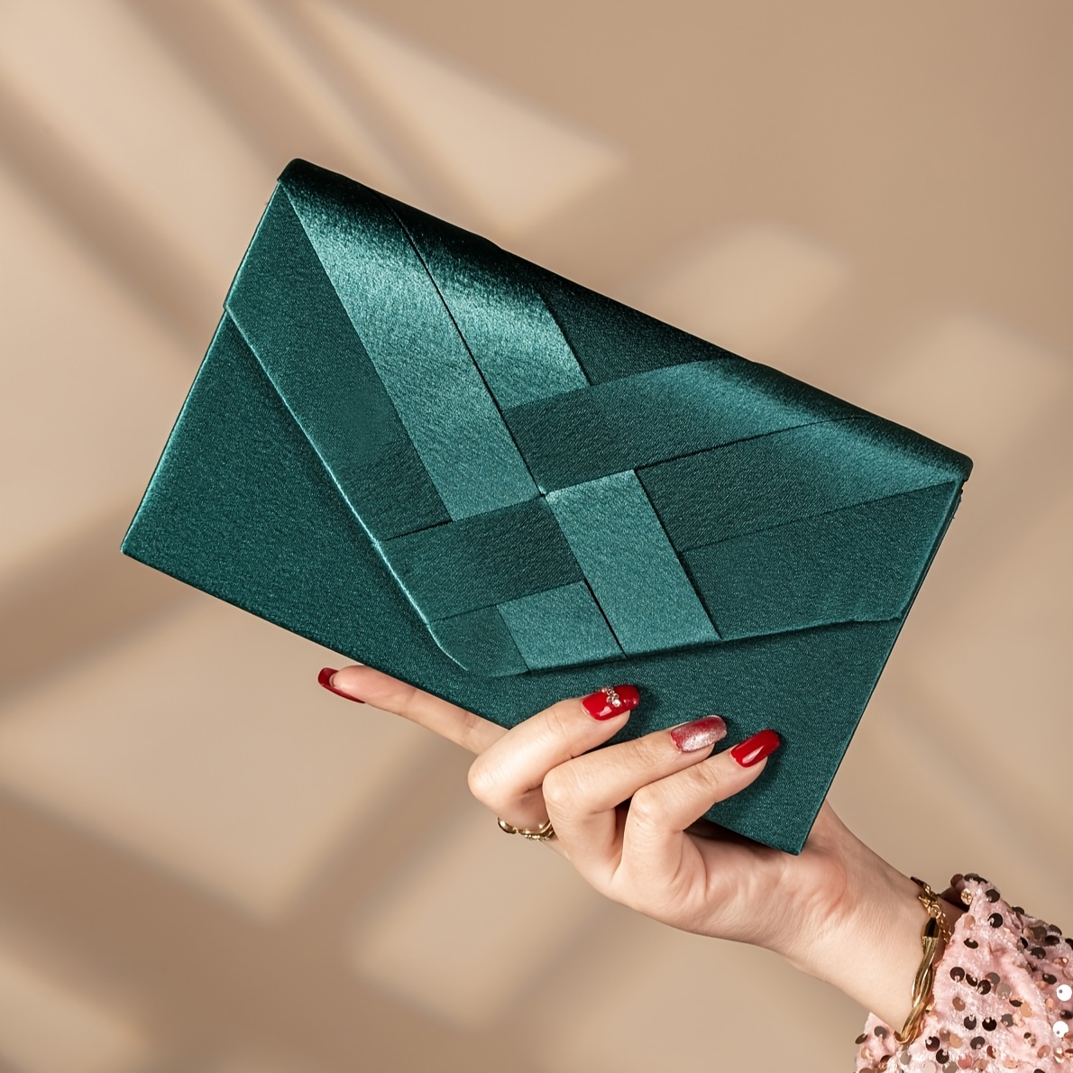 E-shop Eine elegante, große, minimalistische, tragbare Plissee-Clutch-Abendtasche für Damen mit abnehmbarer Kette, geeignet für Partys, Hochzeiten,