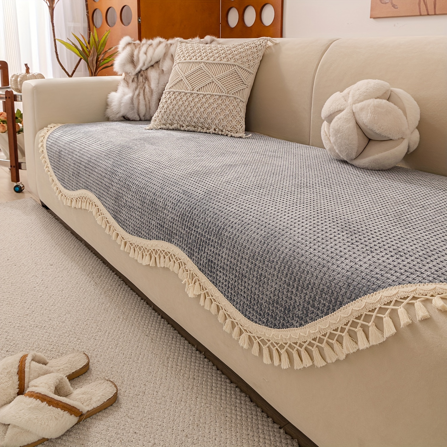 1pc of Uniquely Shaped Tassel Short Plush Non-Slip Sofa Cover, Pet-Friendly Non-Slip Sofa Protector, Suitable for 1/2/3/4 Seat Sofas - Comfortable Home Decor for All Seasons