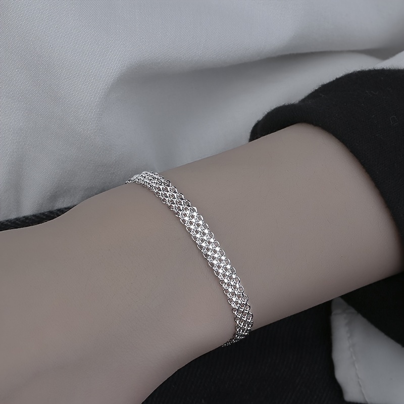 

The New 925 Sterling Silver Mesh Bracelet, Shining Bracelet, Is Suitable For Daily Wear. The New Bracelet Is The First Choice For Mothers, Sisters And Friends During Festivals.