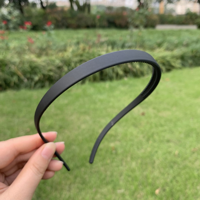 Image of Simple Matte U-shaped Hairband, With A And Comfortable Headband, Suitable For People Wearing Glasses. A Daily Headband Accessory For Washing Face And Doing Makeup.