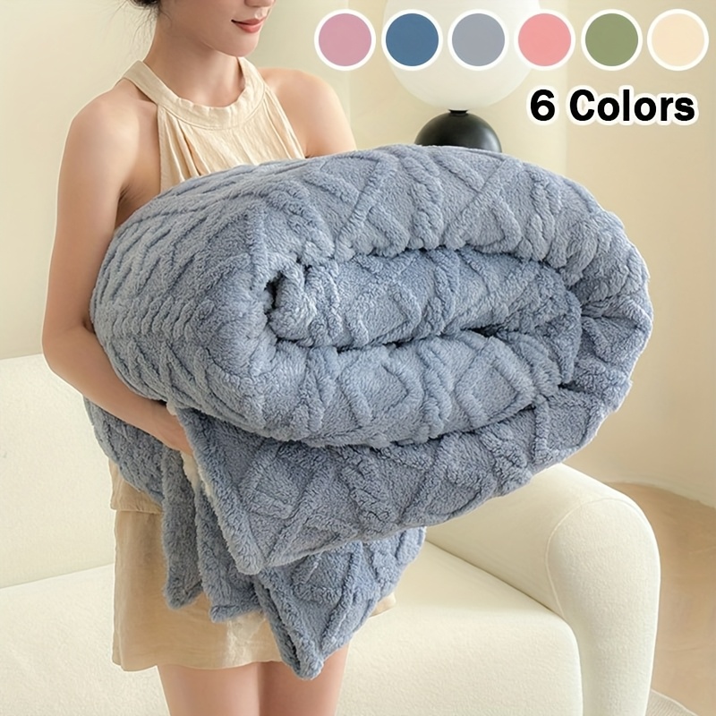 

1pc French Style Geometric-patterned Lamb Fleece Blanket - Soft, Thick, Warm Plush Flannel Throw For All , Multipurpose Knitted Polyester Jacquard , 200-250gsm