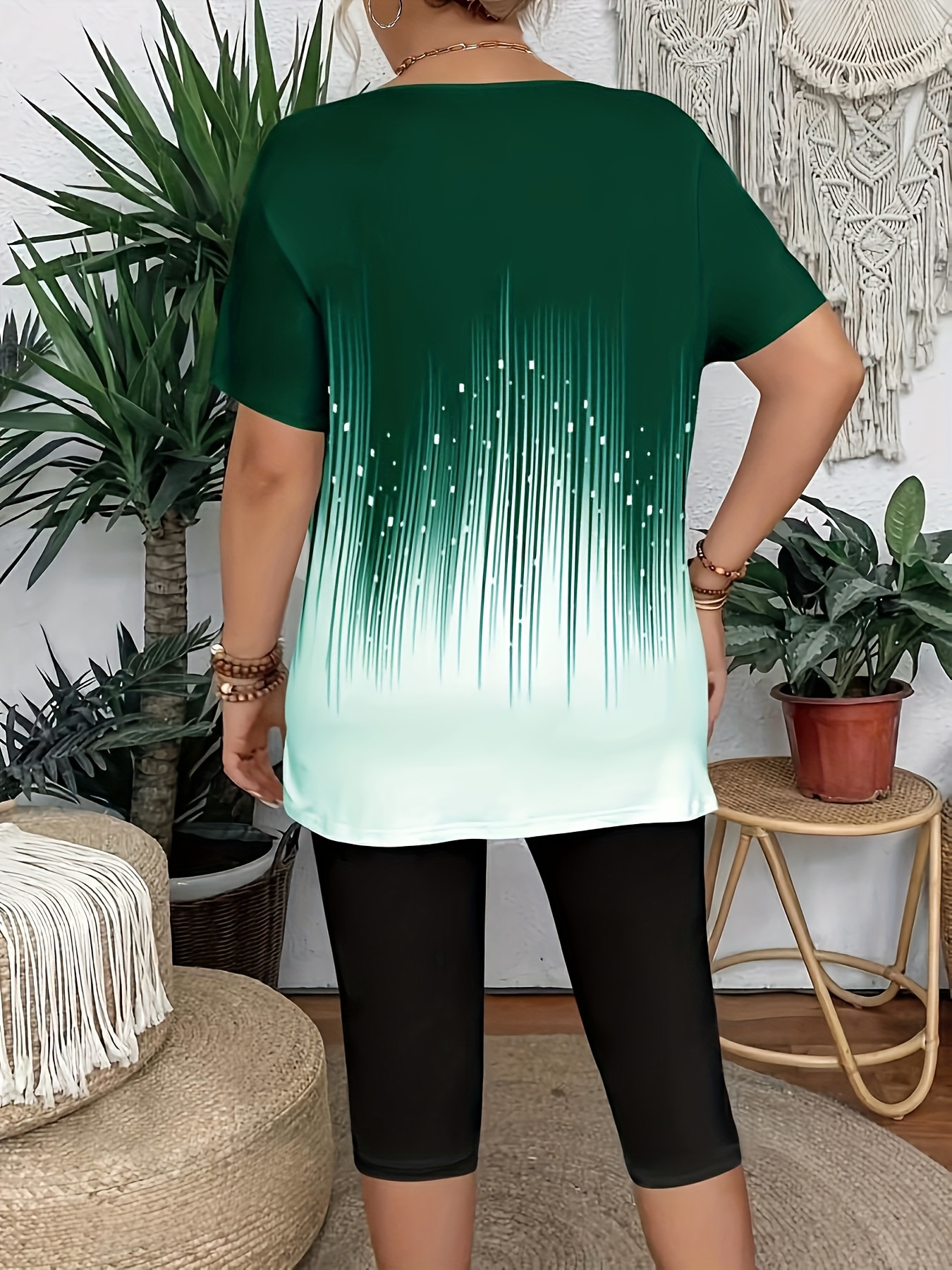 Elegant Plus Size Crew Neck T-Shirt with Floral Print - Soft Medium Stretch Fabric, Short Sleeve Top for Women, Casual Wear, All Season Tee|Floral Print Top|Comfortable Fit, Plus Size Clothing